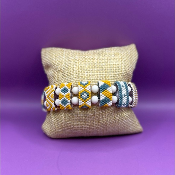 Hand Beaded Bracelet - Picture 2 of 3